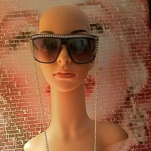 Retro black square glasses with chain detail